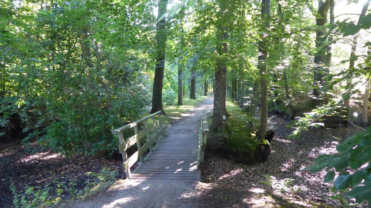 Lanterfanten in Beetsterzwaag, brugje in Kerkepad Oost