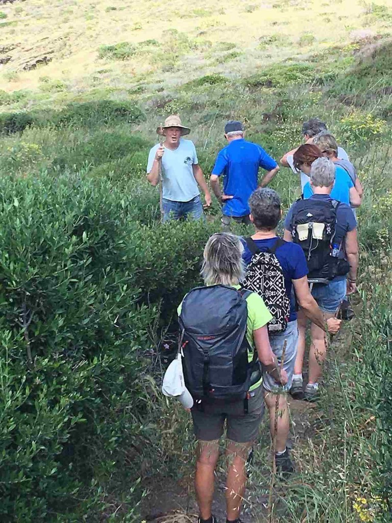 Wandelen met Wim - Wim leidt de groep
