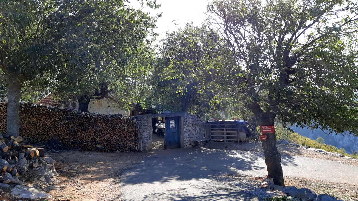 Het huis van de geitenboer, start van de wandeling naar de rivier Krupa