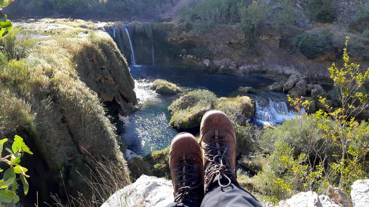 Kijken naar de waterval - Krupa - Berghen schoenen