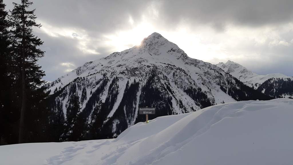 Zicht op de Hochjoch 2520 m vanaf de panoramaloipe Kristberg