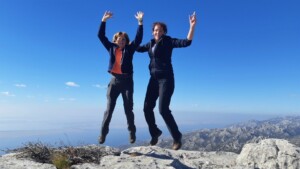 Griet en Bregje op de top van Bojin kuk