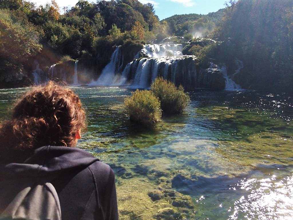 Krka watervallen - Kroatië - wandelvrouw