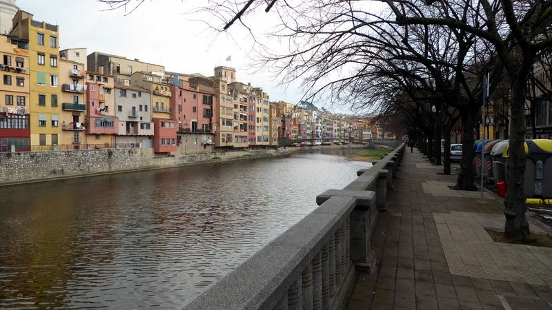De Vierdaagse van Girona - langs de rivier in Girona