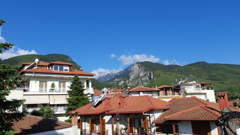 Uitzicht op Mount Olympus vanaf het dakterras bij Guesthouse Papanikolaou