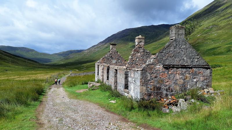 Verlaten zomerboerderij tussen Kinlochleven en Fort William.