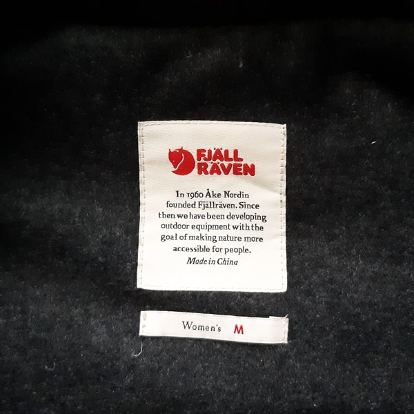 Label Detail: Singi Wool Padded Parka W van Fjällräven