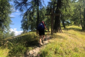 Wandelvrouw Huttentocht Zwitserland
