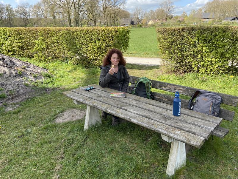 Lunchen aan picknicktafel