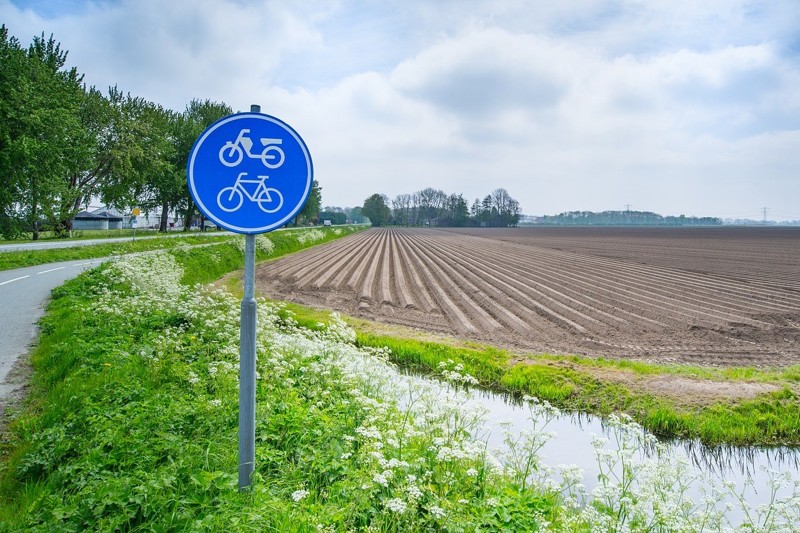 links of rechts wandelen op het fietspad