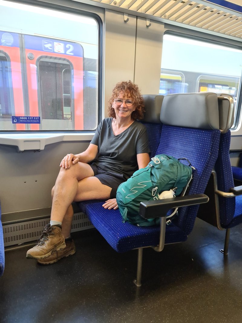 Wandelvrouw in de trein