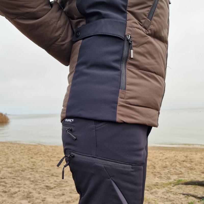 review Igloo Jacket en Hibill Pants van RevolutionRace