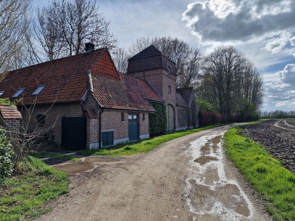 Vlaams platteland met boerderij