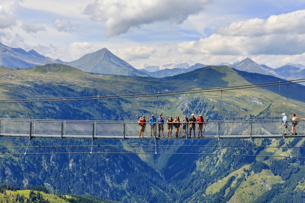 Uitdagende wandelreizen van better Places. Hangbrug in Oostenrijk