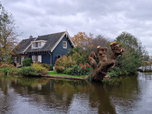 Mooie huizen langs de Reeuwijkse Plassen
