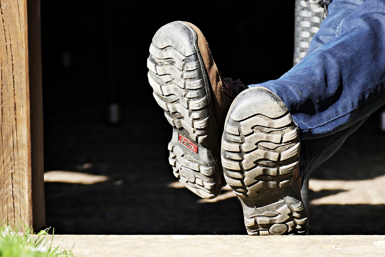 Pijn aan de bovenkant van de voet bij het wandelen: Oorzaken en Oplossingen