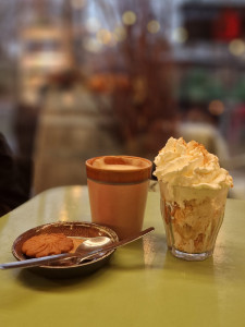 koffie met lekkers bij restaurant Groot Speijck