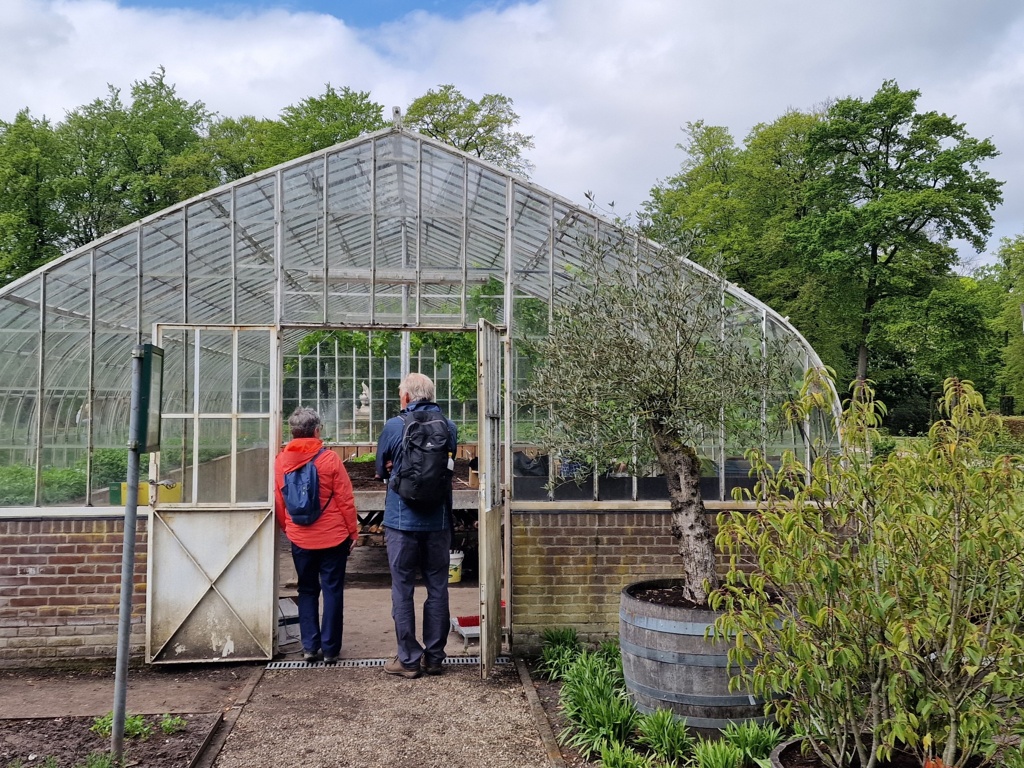 Kas en moestuin op landgoed staverden