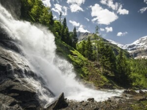 waterval in de bergen