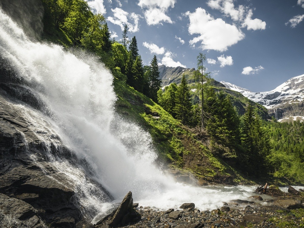 waterval in de bergen 