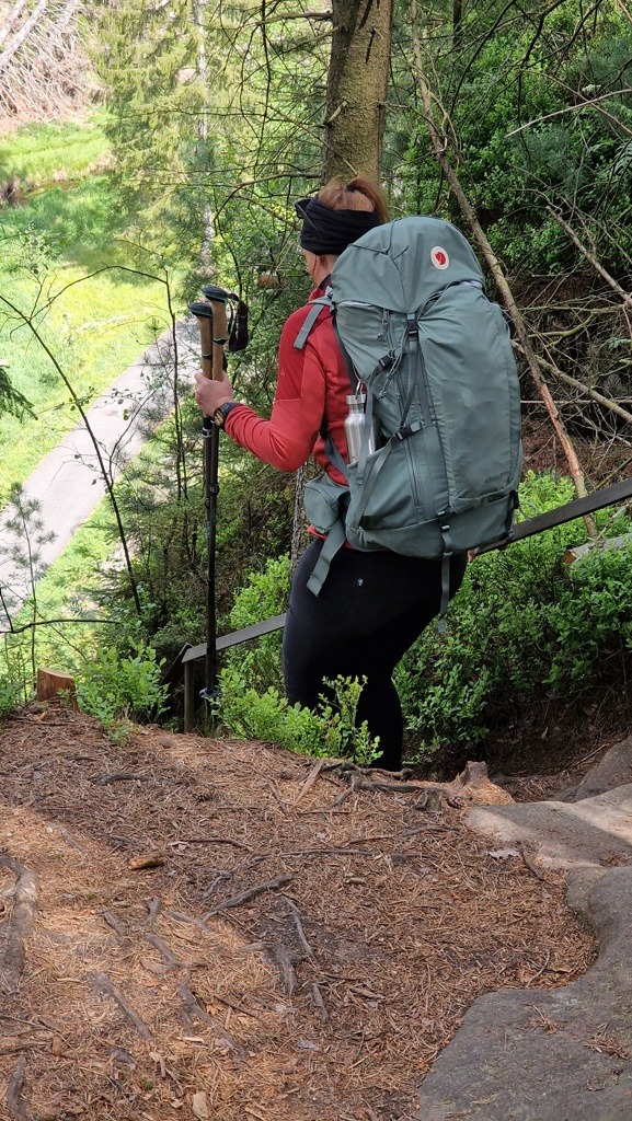 De Hřebenovka dalen en stijgen