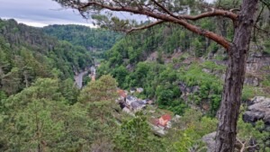 Zicht op de Elbe-kloof bij Hřensko