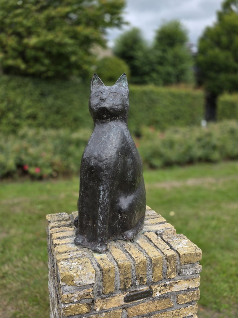 standbeeld van een kat