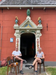 lunch bij het rode kerkje van Boer