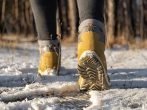 wandelschoenen in de sneeuw