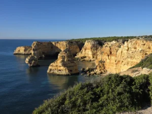 Seven Hanging Valleys trail - rotskust - kliffen en zee
