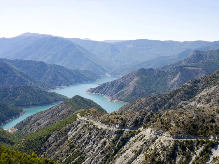 meer in de bergen van Noord-Macedonië