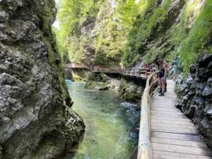 houten wandelvlonder - wandelroute Vintgarkloof Slovenië