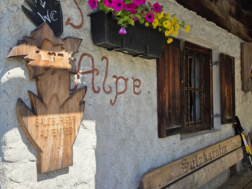 berghut Salzburger Almenweg bord.